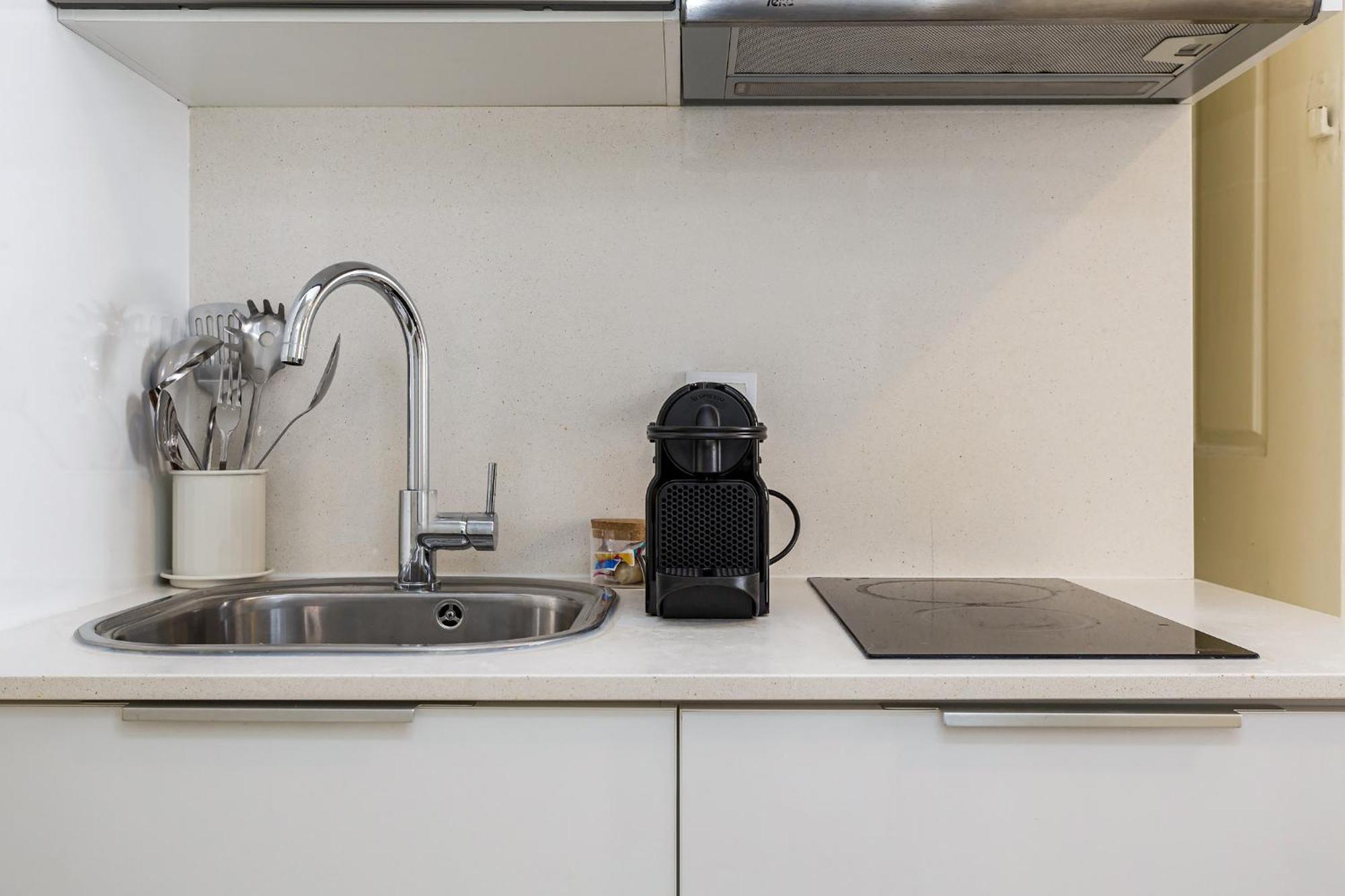 Metropolitan Living - Janelas Verdes Apartment