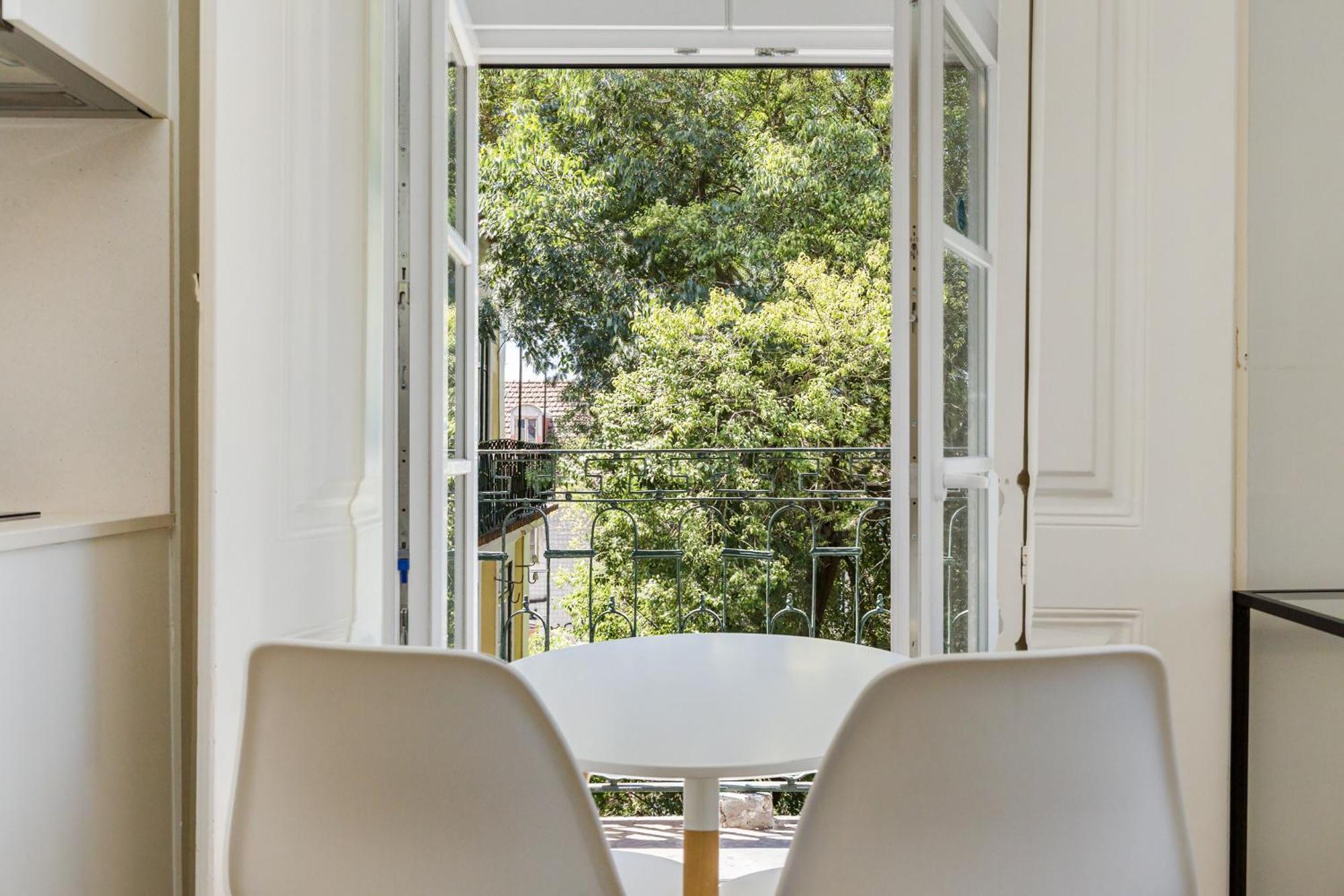 Metropolitan Living - Janelas Verdes Apartment *