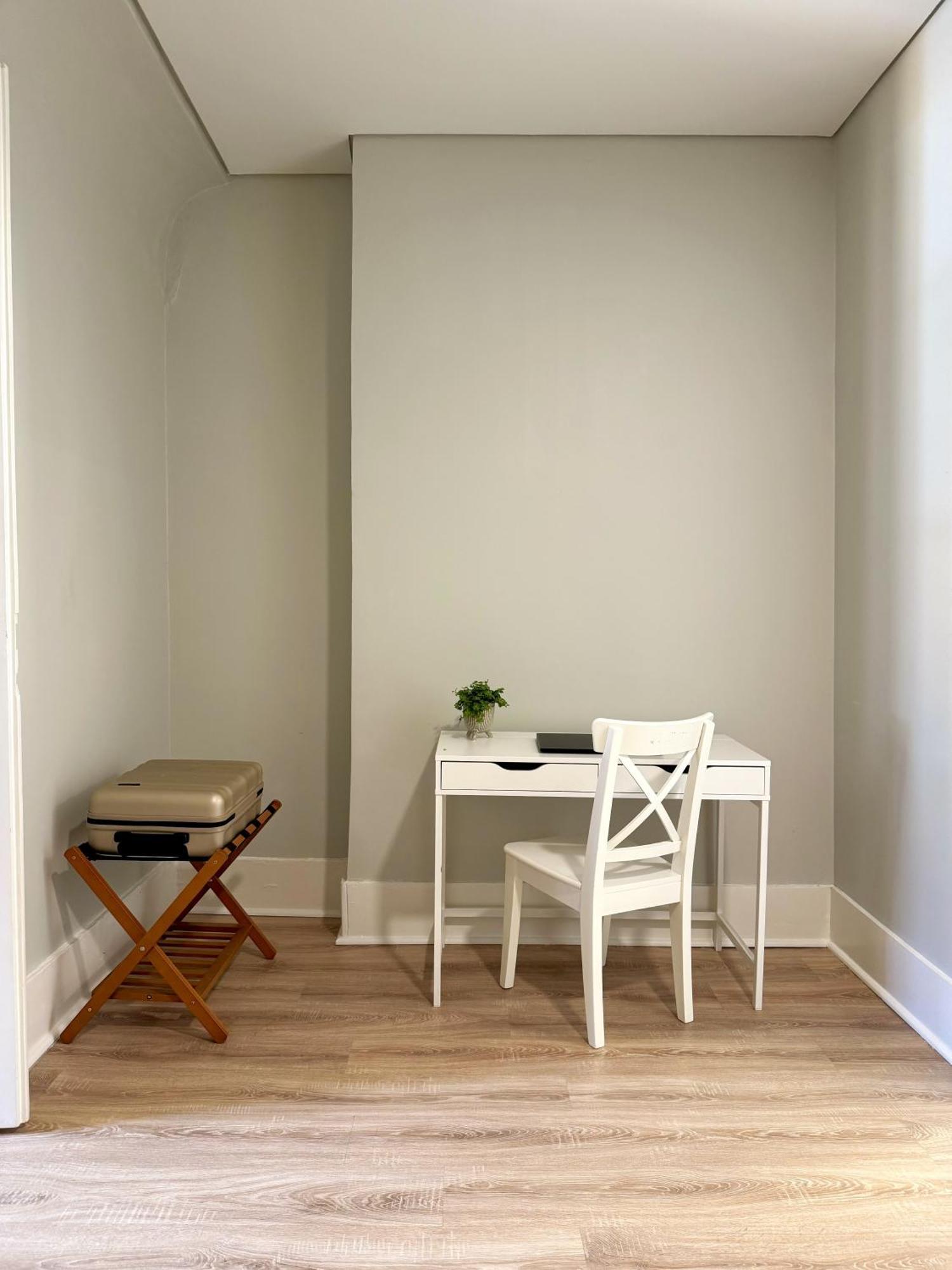 Metropolitan Living - Janelas Verdes Apartment