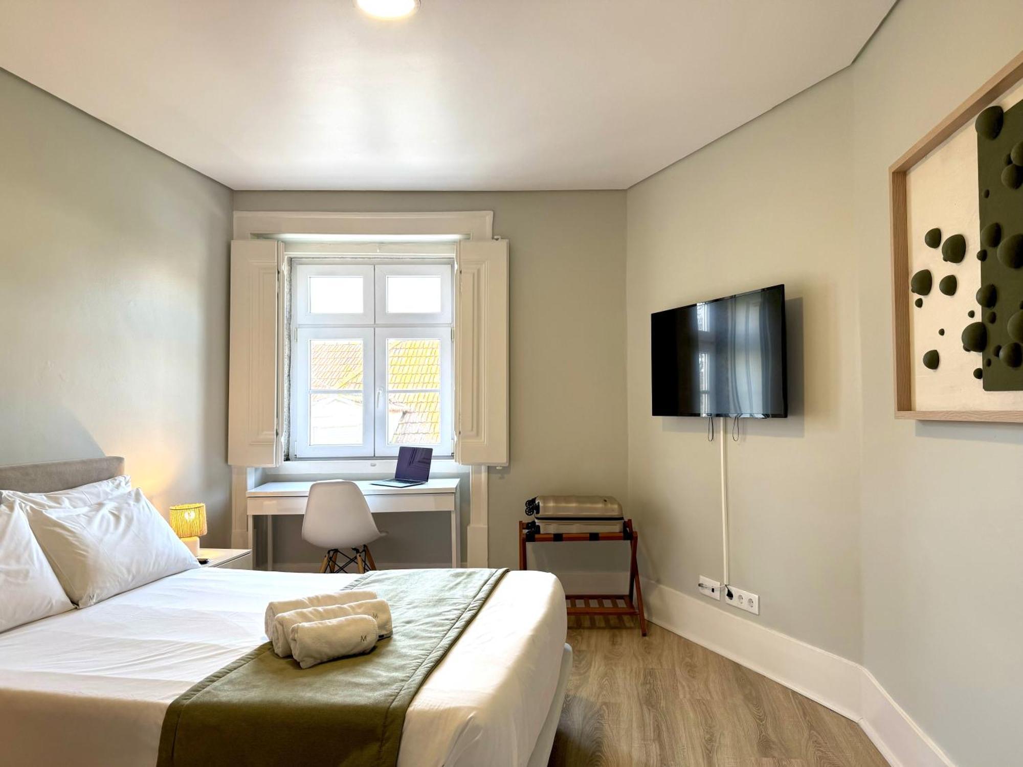 Metropolitan Living - Janelas Verdes Apartment