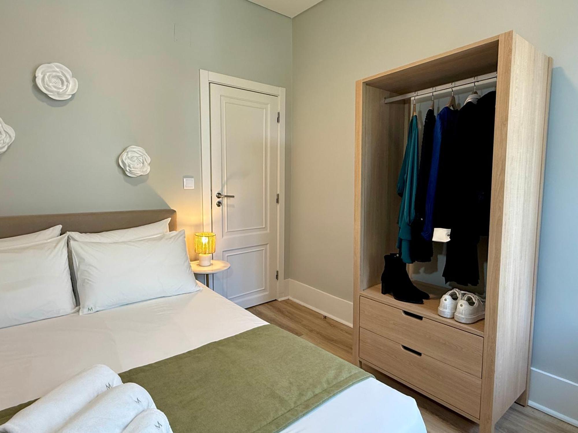 Metropolitan Living - Janelas Verdes Apartment